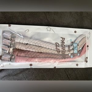 Baby pacifier clip